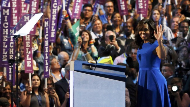 Di konvensi Partai Demokrat melalui pidatonya, Michelle menyatakan dukungan terhadap Hillary Clinton dan menyindir Donald Trump.