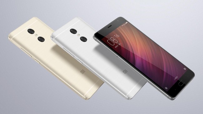 Redmi Pro membawa dua kejutan, karena ia jadi ponsel pertama Xiaomi yang memakai layar jenis OLED dan dibekali kamera ganda di bagian belakang.