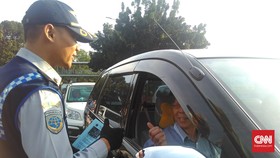 Sistem Ganjil Genap, Warga Diminta Maklumi Macet Jalur Luar