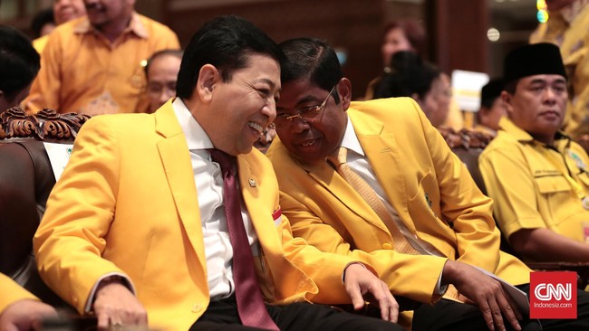 Golkar mengklaim tetap solid. Tudingan keterlibatan Setya Novanto diyakini tak akan terbukti. Mereka berharap tak ada kepentingan politik dalam kasus ini.