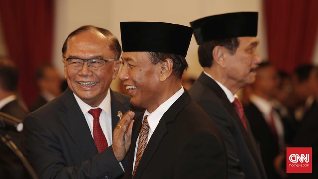 Wiranto akan mengatasi sejumlah penolakan masyarakat terhadap penunjukannya sebagai menko polhukam. Nama Wiranto sebelumnya masuk arsip kasus pelanggaran HAM.