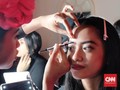 Trik Penggunaan Highliter Agar Wajah Glowing