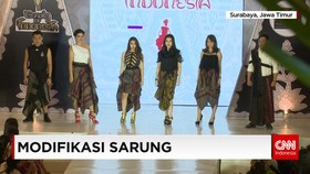 Tren Modifikasi Sarung Sebagai Busana Sehari-hari