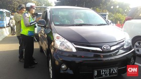 Pelanggar Sistem Ganjil-Genap Hari Pertama 30 Persen