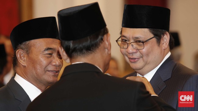 Fokus Kemenperin sebelumnya adalah menghadapi gap ekonomi, dan mengejar pertumbuhan ekonomi dengan mengembangkan dunia usaha.