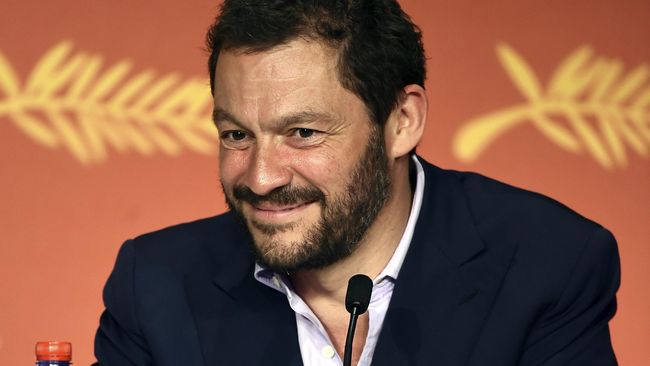 "Perasaan sedih itu seperti ketika kedua orang tua saya meninggal dunia," kata Dominic West.