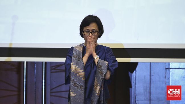 Serah Terima Jabatan di Kementerian Keuangan Menteri Keuangan yang baru Sri Mulyani menghadiri acara serah terima jabatan di Kementerian Keuangan, Jakarta, Rabu, 27 Juli 2016. Bambang PS Brodjonegoro resmi menyerahkan kepemimpinan Kementrian Keuangan kepada Sri Mulyani setelah ditunjuk dan dilantik oleh Presiden Joko Widodo untuk menjadi Menteri Keuangan Periode 2016-2019. CNN Indonesia/Adhi Wicaksono.