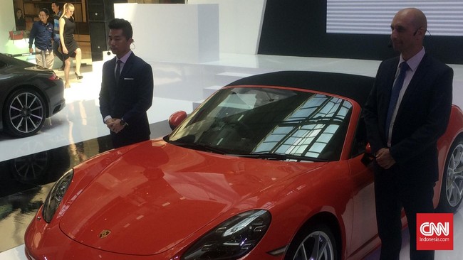 Meski tergolong mobil sport, Porsche 911 dan Boxter 718 cocok untuk dipakai kerja di pagi hari serta digeber balapan malam harinya.