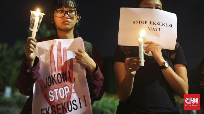 Eksekusi mati terhadap tiga terpidana mati Juli lalu disebut melanggar undang-undang karena Kejagung abaikan grasi yang belum mendapatkan jawaban presiden.