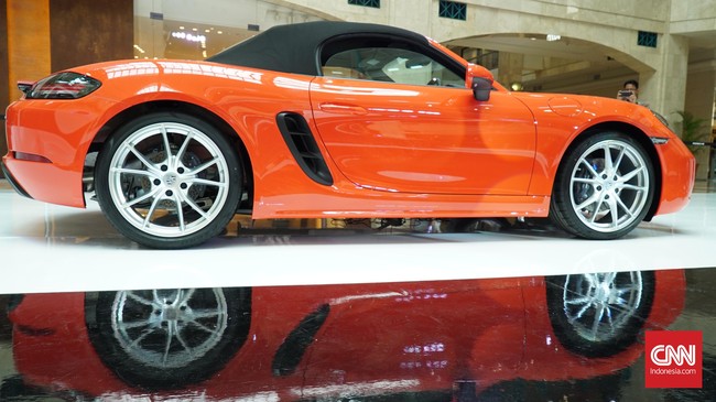 Porsche Boxster adalah salah satu mobil paling sukses yang dikeluarkan pabrikan Jerman, dan menjadi sebuah mobil dengan ciri khas nya tersendiri.