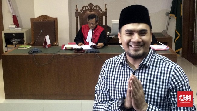 Saipul Jamil membenarkan, ia memberikan sejumlah uang kepada saudara laki-lakinya. Tapi ia mengaku tak tahu duit itu justru digunakan untuk menyuap panitera.