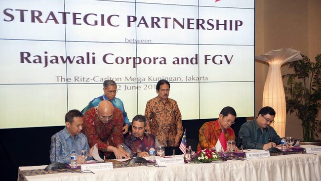 Rajawali Corpora bakal menyelesaikan proses penjualan 37 persen sahamnya di PT Eagle High Plantation Tbk (BWPT) kepada grup Felda asal Malaysia.
