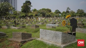 TPU di Bandung Longsor: 10 Makam Rusak, Jenazah Nyaris Hanyut