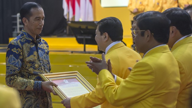 Golkar sudah jauh-jauh hari menyatakan dukungannya pada Jokowi untuk maju sebagai capres di 2019. Jokowi diyakini masih bisa menang jika melawan Prabowo.
