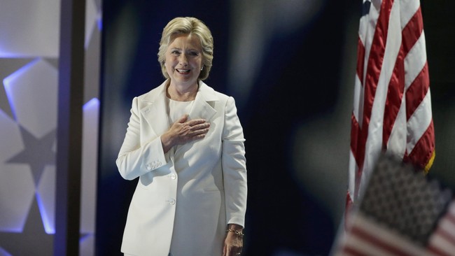 Hillary Clinton resmi menjadi calon presiden Amerika Serikat dari Partai Demokrat setelah menerima nominasi pada malam penutup Konvensi pekan ini.