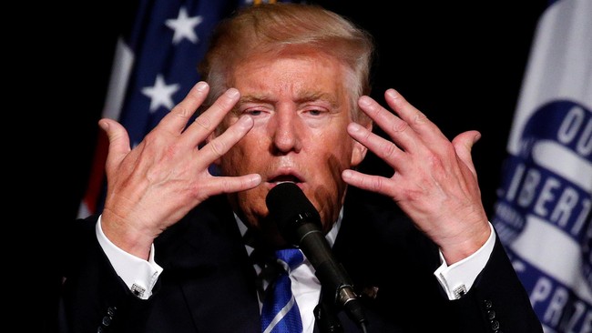 Kali ini, Trump menyindir keluarga tentara Muslim AS yang tewas di Irak yang berbicara dalam konvensi nasional Demokrat pekan lalu.