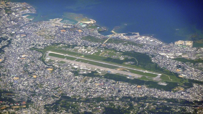 PM Shinzo Abe bertekad meneruskan rencana relokasi Pangkalan Militer AS Futenma di Pulau Okinawa, Jepang, bertentangan dengan harapan publik untuk menutupnya.