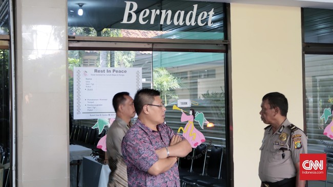 Jenazah Gajetan Acena Seck Osmane akan disemayamkan di RS Sint Carolus, sementara jasad Michael Titus Igweh akan dibawa ke RS PGI Cikini.