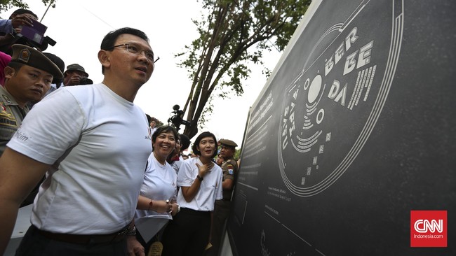 Ahok menyatakan dirinya tak akan ikut Pilkada 2017 jika terjadi perpecahan antara tiga partai pengusungnya.