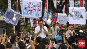 Andalkan Iuran Relawan, Ahok Juga Kenakan Tiket Kampanye