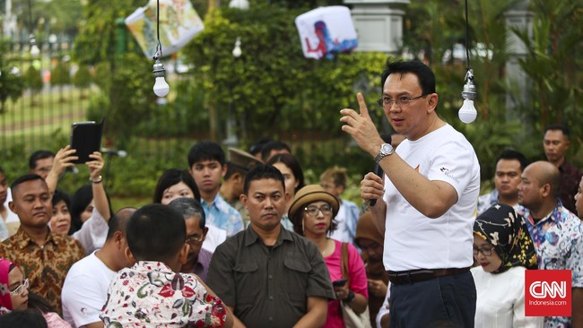 Ahok mengungkit keberhasilannya saat menjabat Bupati Belitung Timur. Salah satunya, program sistem jaminan kesehatan seluruh warga Belitung Timur.