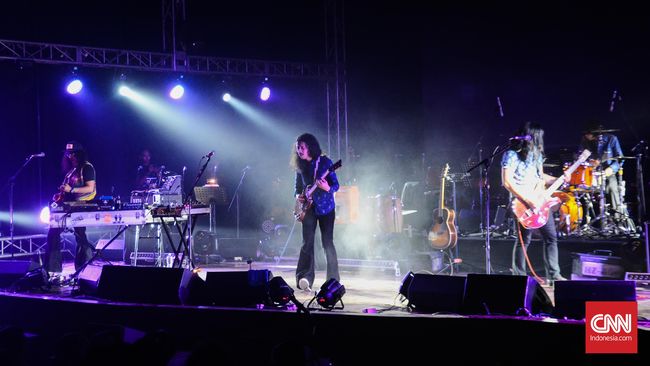 Penampilan The SIGIT benar-benar berbeda dari biasanya. Mereka mengaransemen ulang lagu-lagunya khusus untuk konser Mythical Men Ensemble.