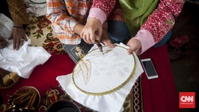 Penduduk Moskow Padati Kelas Membatik di Festival Indonesia