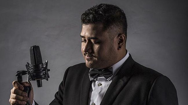 Danilla Riyadi menilai, lagu apa pun yang dinyanyikan oleh Mike Mohede akan terdengar baik dari segi suara dan penghayatan.