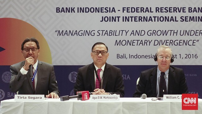 Pasca bank sentral AS memberi sinyal kenaikan bunga acuan The Fed, terjadi pelarian modal sebesar Rp7 triliun dalam tiga hari.