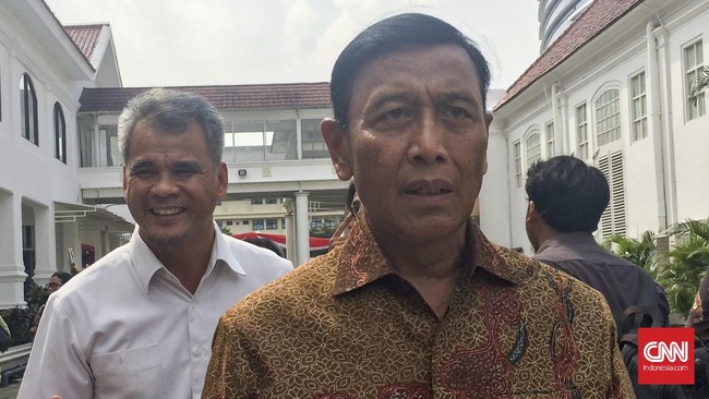 "Tapi sekarang yang memberi kesaksian itu pernyataan orang yang sudah meninggal, masak sekarang kita harus memanggil arwah?" ucap Wiranto.
