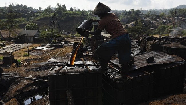 Selain membahayakan keselamatan dan keamanan penambang, praktik illegal drilling pada ratusan sumur minyak di Muba juga berpotensi merugikan negara.