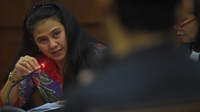 Kedua anggota dewan diperiksa sebagai saksi untuk tersangka perantara suap mantan Kepala Badan Pelaksana Jalan Nasional IX wilayah Maluku Amran H Mustary.