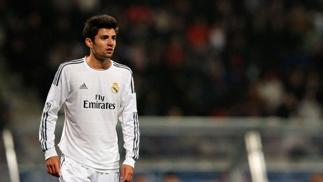 Mantan asisten pelatih di Real Madrid Aitor Karanka yang kini menjadi juru taktik klub promosi Liga Inggris Middlesbrough disebut berminat meminjam Enzo.