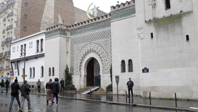 Sejak Penyerangan Paris, 20 Masjid Ditutup di Perancis