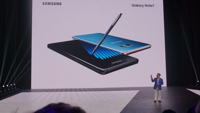 Ponsel jumbo andalan Samsung itu bukanlah Galaxy Note 6, melainkan Galaxy Note 7. Ia menjadi ponsel pertama Samsung yang dibekali pemindai iris mata.