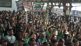 Dirigen Aremania Yuli Sumpil Kritik Suporter Persebaya
