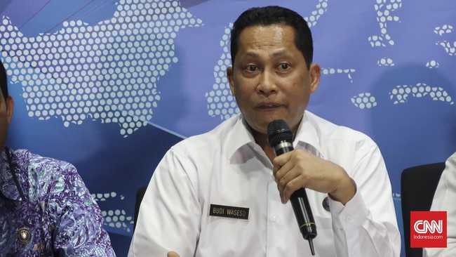 Budi mengatakan dirinya tak bisa menuding atau menangkap sebelum ada fakta yang membuktikan keterlibatan anak buahnya dalam bisnis narkotik.