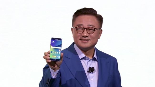 Di masa depan mungkin layar datar tidak akan dibuat lagi oleh produsen asal Korea Selatan ini untuk ponsel flagship miliknya.
