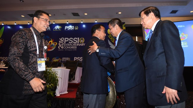Beberapa pengurus PSSI era Djohar Arifin hadir pada KLB kali ini, seperti Sihar Sitorus dan mantan manajer timnas Indonesia, Habil Marati.