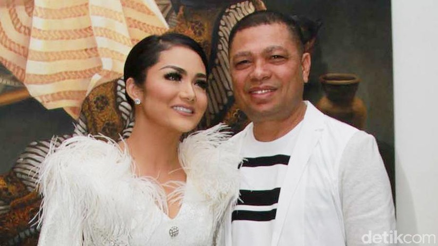 Krisdayanti & Raul Lemos di perilisan lagu 'Sleep to Dream' dan 'In Love Again'