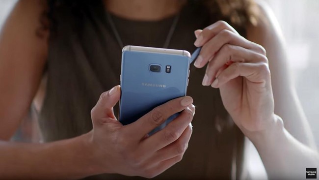 Samsung berkata akan melakukan investigasi atas laporan panas berlebih dan terbakarnya perangkat pengganti Galaxy Note 7 di Amerika Serikat.