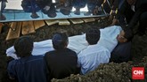 Praktik Yudaisme di Indonesia Serupa dengan penganut agama lainnya, umat Yahudi juga rutin menjalankan berbagai kegiatan keagamannya. Ritual mereka ada yang mirip dengan Islam dan Kristen.