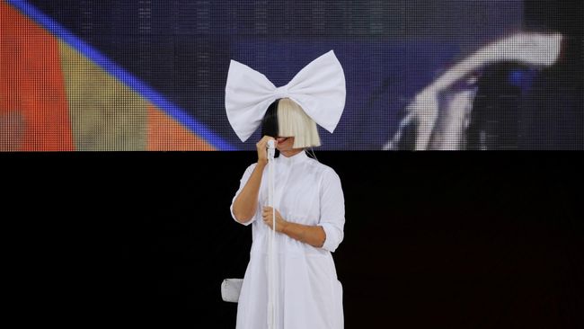 Sia mengakui membuat album Natal yang akan rilis pada 17 November nanti secara tidak sengaja karena keasyikan bikin lagu.