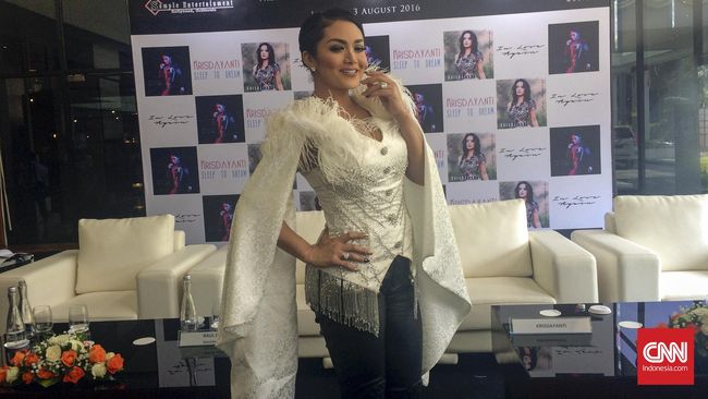 Sang diva, Krisdayanti, kembali eksis. Tak tanggung-tanggung, ia menggarap dua lagu baru di NRG Recording Studio di Los Angeles.