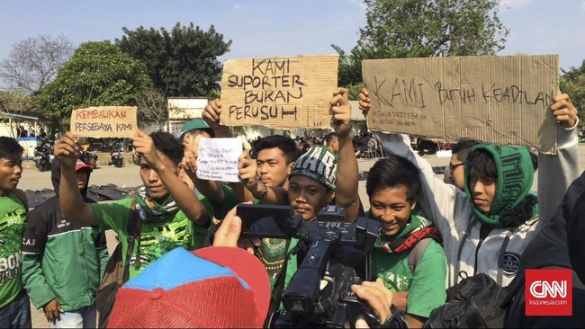 Selain diakui kembali sebagai anggota PSSI, Persebaya Surabaya berhak tampil di Divisi Utama kompetisi resmi yang rencananya digulirkan tahun depan.