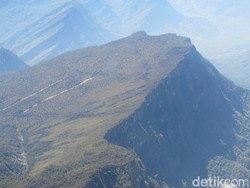 11 Gunung Tertinggi di Indonesia Ada di Papua hingga NTB