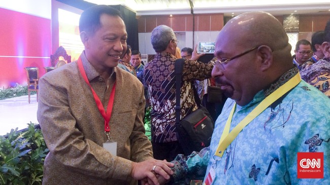 Gubernur Papua Lukas Enembe menemui Menteri Dalam Negeri (Mendagri) Tito Karnavian untuk memberikan dukungan terhadap rencana pemekaran provinsi di Papua.