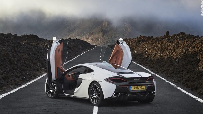 Tiga mobil premium hingga hypercar hadir serentak di dalam negeri (27/7). Lexus, Porsche dan McLaren. Sejauh mana penetrasi pasar kelas atas ini?