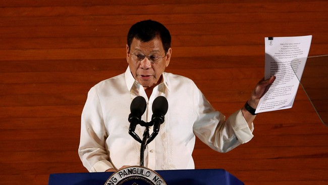 Presiden Filipina Rodrigo Duterte menyebut nama-nama politikus, anggota lembaga peradilan dan keamanan yang ia tuding terlibat dalam perdagangan narkoba.