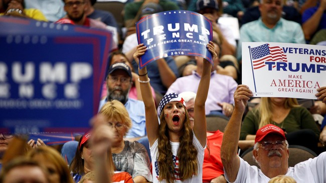 Polisi Nigeria menangkap 65 orang aktivis kelompok separatis yang tengah menggelar pawai merayakan pelantikan Presiden Amerika Serikat Donald Trump.